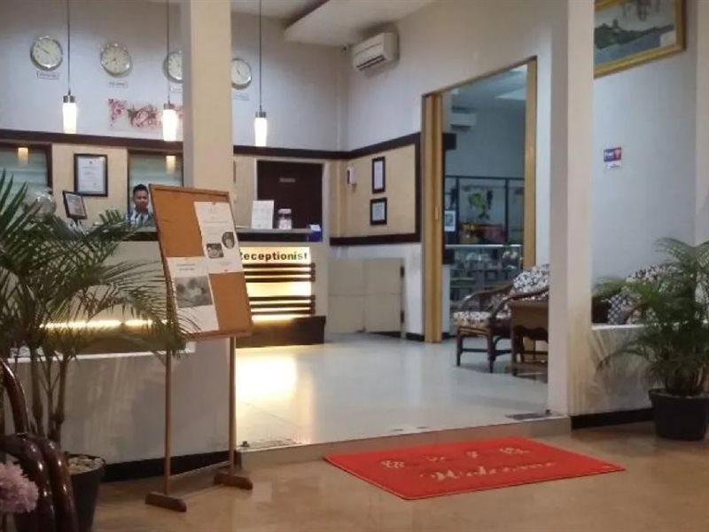 Queen City Hotel Banjarmasin Banjarmasin  Exterior photo