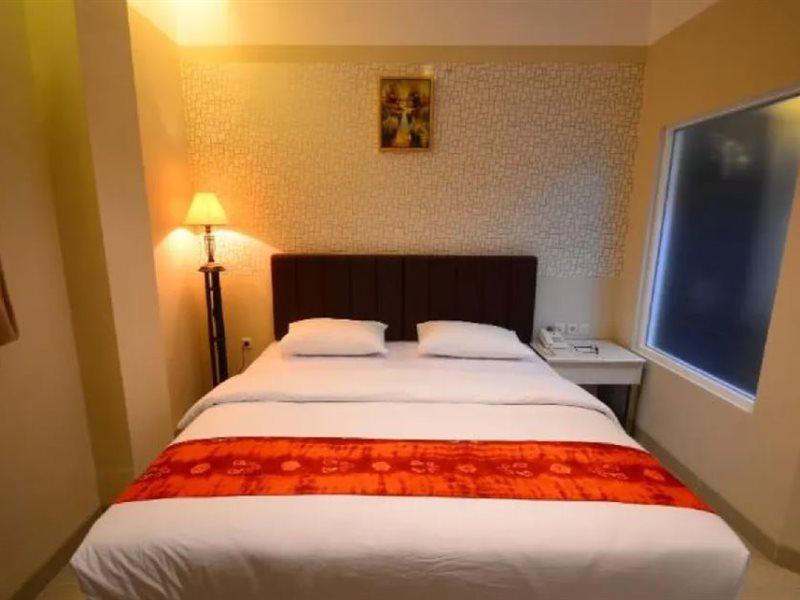 Queen City Hotel Banjarmasin Banjarmasin  Exterior photo