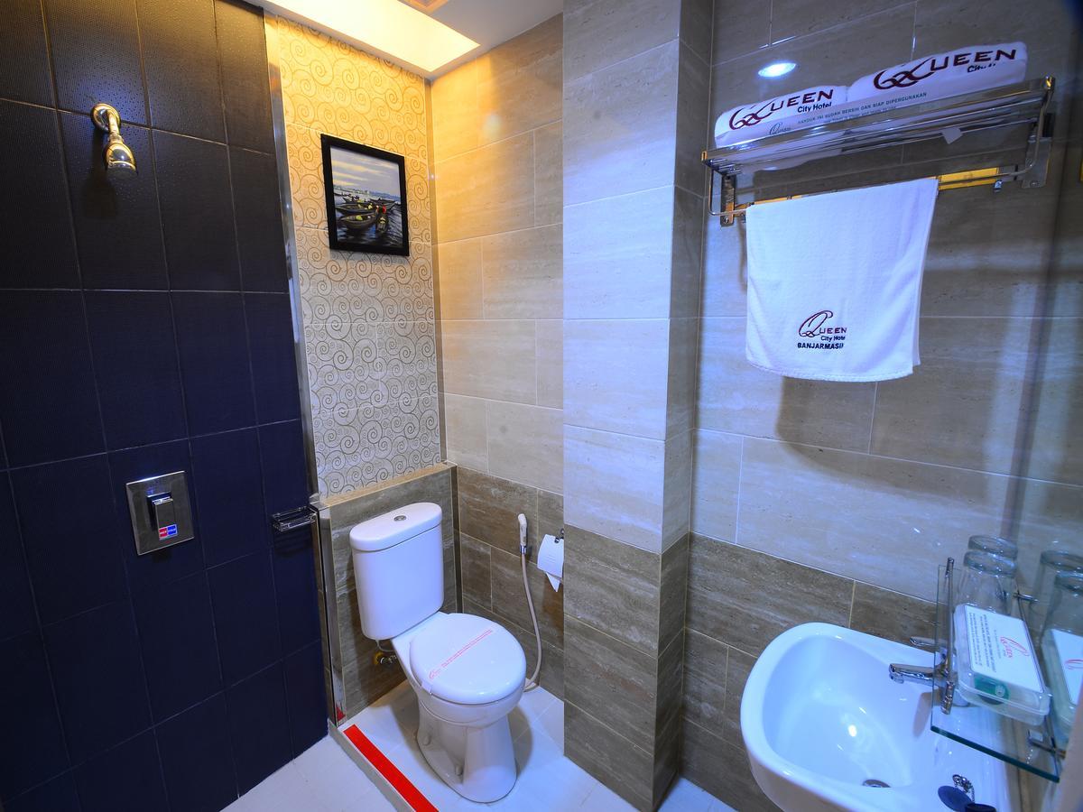 Queen City Hotel Banjarmasin Banjarmasin  Exterior photo