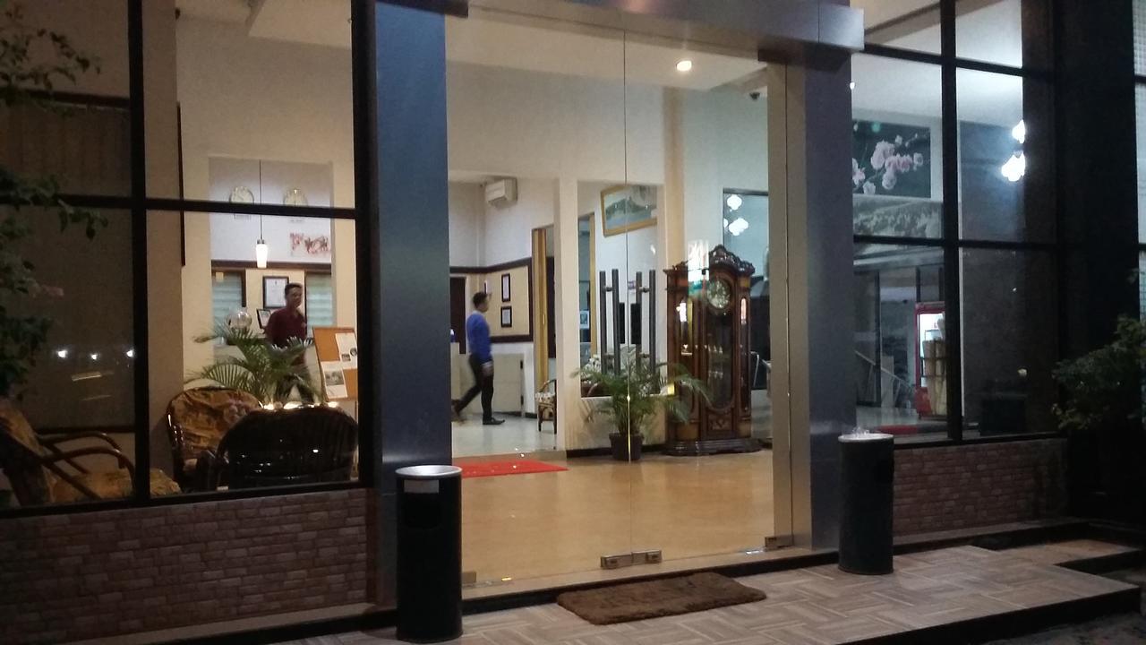 Queen City Hotel Banjarmasin Banjarmasin  Exterior photo