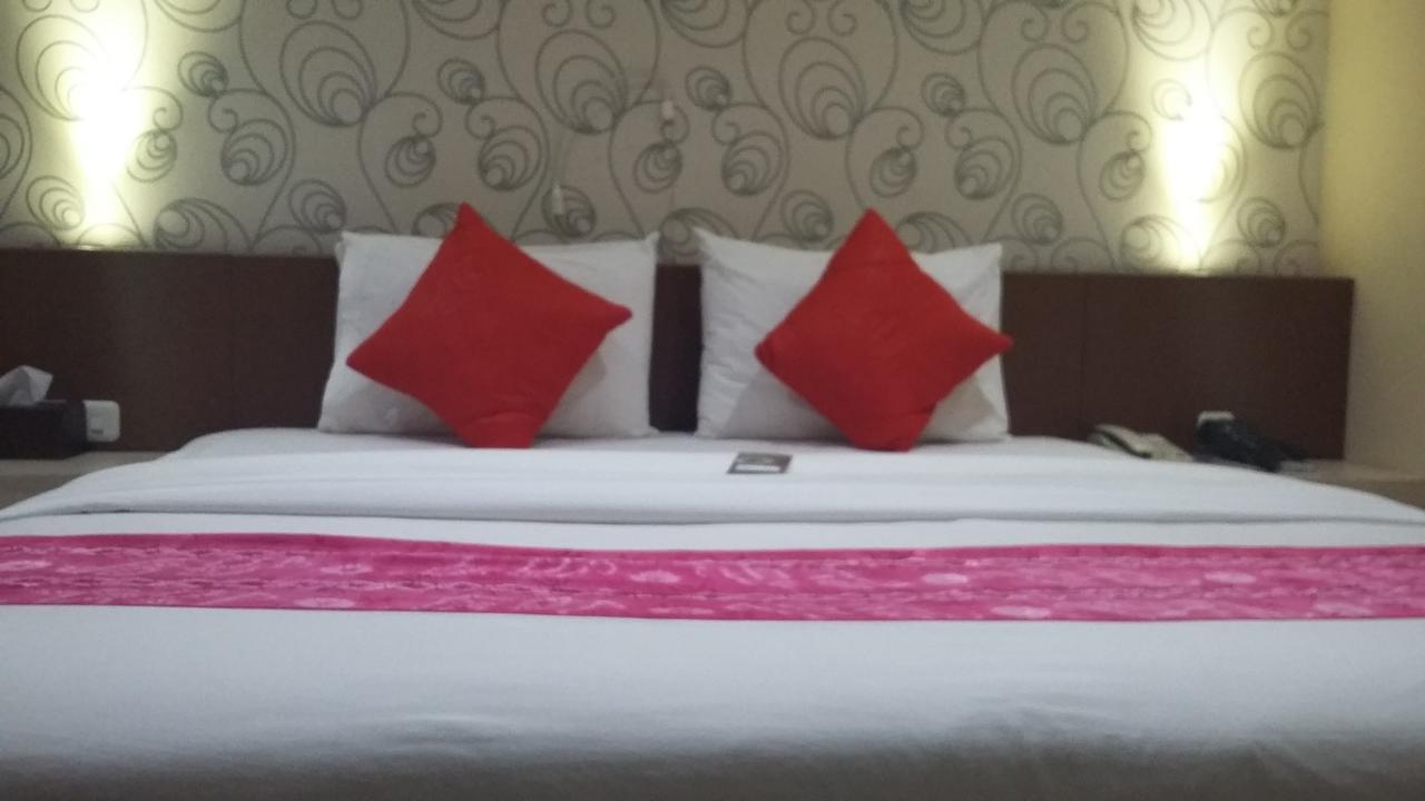 Queen City Hotel Banjarmasin Banjarmasin  Exterior photo